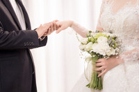 Lộ ảnh cưới của NSND Trung Hiếu và vợ 