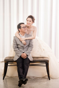 Lộ ảnh cưới của NSND Trung Hiếu và vợ 