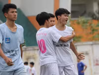 [ẢNH] THPT Ngô Sỹ Liên vào vòng 1/8 sau cuộc rượt đuổi tỷ số nghẹt thở