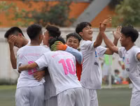 [ẢNH] THPT Ngô Sỹ Liên vào vòng 1/8 sau cuộc rượt đuổi tỷ số nghẹt thở