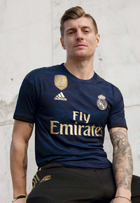 [ẢNH] Barcelona ra mắt áo đấu mới giống hệt áo phụ của... Real Madrid