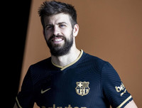 [ẢNH] Barcelona ra mắt áo đấu mới giống hệt áo phụ của... Real Madrid