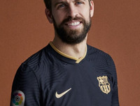 [ẢNH] Barcelona ra mắt áo đấu mới giống hệt áo phụ của... Real Madrid