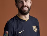 [ẢNH] Barcelona ra mắt áo đấu mới giống hệt áo phụ của... Real Madrid