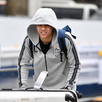 [ẢNH] Xuân Trường lặng lẽ dưới mưa ở Tokyo, chuẩn bị đá Champions League