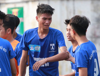 [ẢNH] Cầu thủ THPT Đông Đô gục ngã sau thất bại đáng tiếc