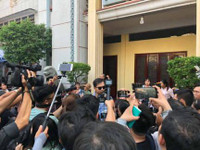 Những hình ảnh đáng xấu hổ khi đưa tiễn diễn viên Anh Vũ về nơi suối vàng