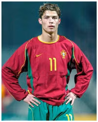 [ẢNH] Hài hước hình ảnh những sao lớn thuở còn 