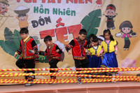 Ngắm học sinh Hà Nội trải nghiệm rán nem, nấu miến bằng bếp củi