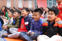 Ngắm học sinh Hà Nội trải nghiệm rán nem, nấu miến bằng bếp củi