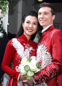 Những khoảnh khắc ấn tượng trong lễ vu quy của Á hậu Hoàng Oanh