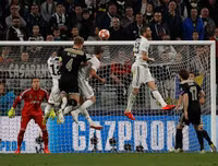[ẢNH] Ronaldo quằn quại đau khổ khi Juve bị loại ở Champions League