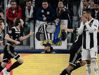 [ẢNH] Ronaldo quằn quại đau khổ khi Juve bị loại ở Champions League