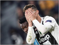 [ẢNH] Ronaldo quằn quại đau khổ khi Juve bị loại ở Champions League