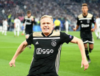 [ẢNH] Ronaldo quằn quại đau khổ khi Juve bị loại ở Champions League