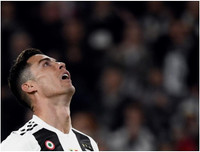 [ẢNH] Ronaldo quằn quại đau khổ khi Juve bị loại ở Champions League