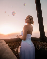 [ẢNH] Người mẫu khiêu dâm làm loạn chung kết C1 ngày càng lả lơi trên mạng xã hội