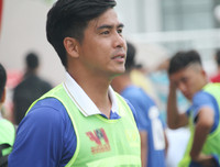 Thắng trận, cầu thủ U17 PVF cúi đầu lễ phép trước ban huấn luyện đối phương