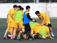 [ẢNH] THPT Quang Trung và THPT Lê Văn Thiêm thẳng tiến vào vòng 1/8