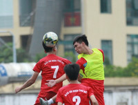 [ẢNH] Thủ môn cản 3 quả pen, THPT Lê Văn Thiêm nghẹt thở vào bán kết