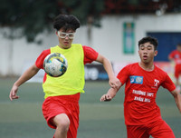 [ẢNH] Thủ môn cản 3 quả pen, THPT Lê Văn Thiêm nghẹt thở vào bán kết