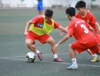 [ẢNH] Thủ môn cản 3 quả pen, THPT Lê Văn Thiêm nghẹt thở vào bán kết