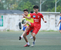 [ẢNH] Thủ môn cản 3 quả pen, THPT Lê Văn Thiêm nghẹt thở vào bán kết