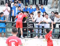 [ẢNH] Thủ môn cản 3 quả pen, THPT Lê Văn Thiêm nghẹt thở vào bán kết