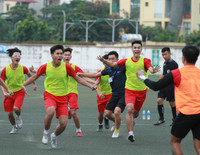 [ẢNH] CĐV nữ khóc 'cạn nước mắt' khi nhìn THPT Xuân Mai dừng bước