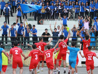 [ẢNH] Thủ môn cản 3 quả pen, THPT Lê Văn Thiêm nghẹt thở vào bán kết