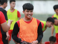 [ẢNH] Thủ môn cản 3 quả pen, THPT Lê Văn Thiêm nghẹt thở vào bán kết