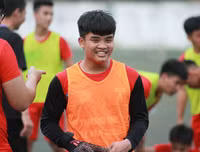 [ẢNH] Thủ môn cản 3 quả pen, THPT Lê Văn Thiêm nghẹt thở vào bán kết