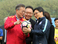 Tổng thống Hàn Quốc giao lưu cùng U23 Việt Nam: Không có bão tuyết, các bạn đã vô địch