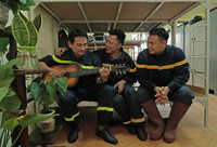 [ẢNH] Những khoảnh khắc xúc động về các chiến sỹ cảnh sát PCCC và Cứu nạn cứu hộ