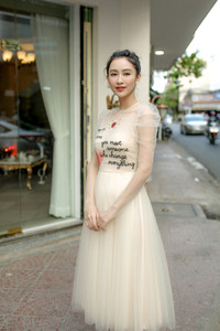 Á hậu Hà Thu tái xuất sau thời gian dài 