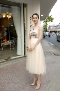Á hậu Hà Thu tái xuất sau thời gian dài 