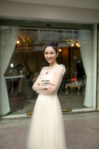 Á hậu Hà Thu tái xuất sau thời gian dài 