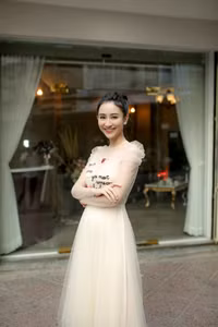 Á hậu Hà Thu tái xuất sau thời gian dài 
