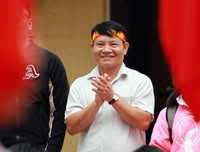 [ẢNH] Cầu thủ trường Ngô Sỹ Liên mặc váy múa 