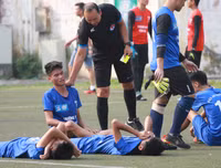 [ẢNH] Cầu thủ THPT Đông Đô gục ngã sau thất bại đáng tiếc