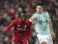 [ẢNH] Bạn gái diện nội y bốc lửa, sao Bayern Munich lúng túng