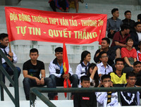 Muôn cảm xúc đáng yêu của các CĐV trên khán đài bóng đá học sinh Hà Nội