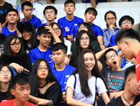 Muôn cảm xúc đáng yêu của các CĐV trên khán đài bóng đá học sinh Hà Nội