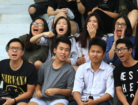 Muôn cảm xúc đáng yêu của các CĐV trên khán đài bóng đá học sinh Hà Nội