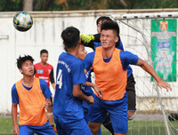 [ẢNH] Cầu thủ THPT Đông Đô gục ngã sau thất bại đáng tiếc