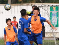 [ẢNH] Cầu thủ THPT Đông Đô gục ngã sau thất bại đáng tiếc