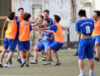 [ẢNH] Cầu thủ THPT Đông Đô gục ngã sau thất bại đáng tiếc