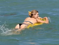 [ẢNH] Mỹ nữ quần vợt Bouchard khoe đường cong gợi cảm trên biển Miami