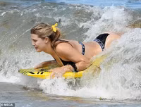 [ẢNH] Mỹ nữ quần vợt Bouchard khoe đường cong gợi cảm trên biển Miami