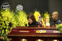 [ẢNH] Nghệ sỹ Việt thương tiếc đưa tiễn NSND Anh Tú về nơi yên giấc ngàn thu